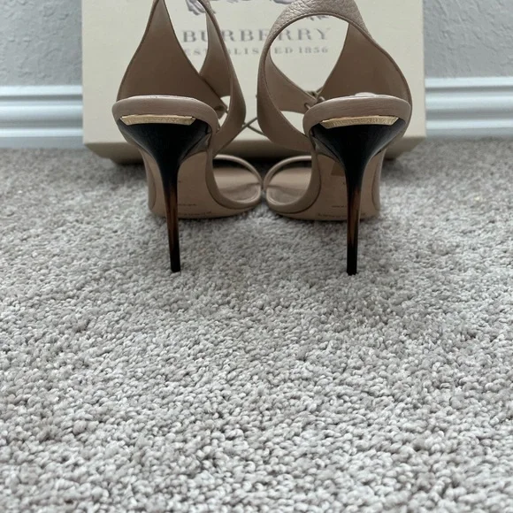 Burberry Knot Horn Capsule Askham 100 Sandal - Picture 8 of 11